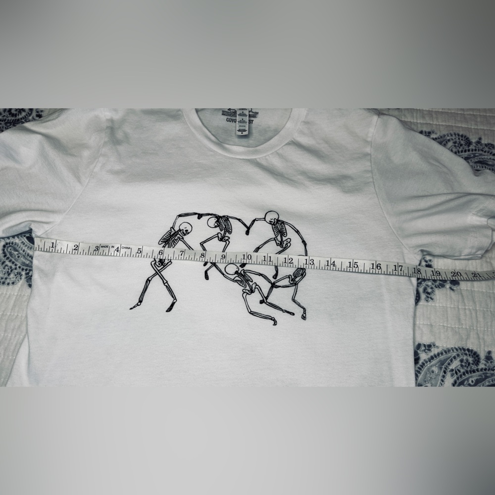 Coyote West Skeleton Heart Graphic T Shirt White Medium Gothic Western Tee - Picture 4 of 8